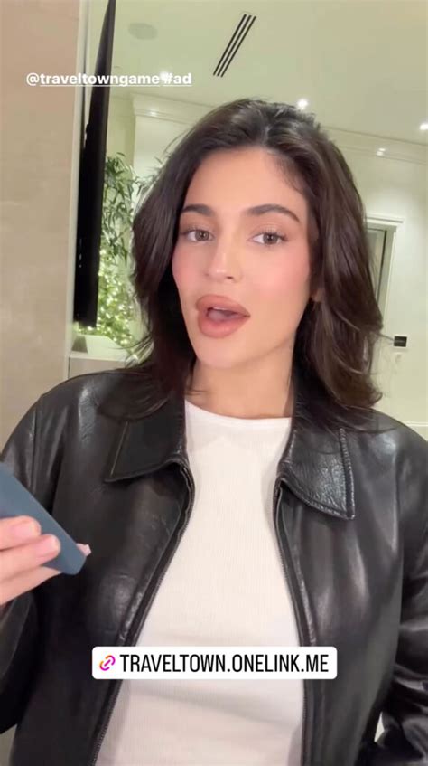 Kylie Jenner appears in random game ad but fans spot strange